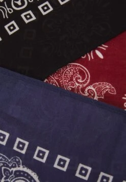Pier One Unisex - Halsdoek - Black/Blue/Red 5 Pier One Unisex - Halsdoek - Black/Blue/Red -mode 0763f35dd2c146798be05cd7a75fd0e6