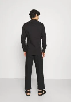 Pier One Muscle Fit Stand- Overhemd - Black 10 Pier One Muscle Fit Stand- Overhemd - Black -mode 0baebc4f5c6545e38aaa3b4f90cebbda