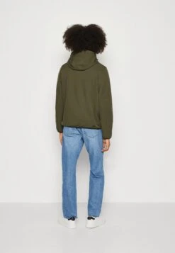 Pier One Regenjas - Olive -mode 201a940e9ad84ffa9c0c24c0039d760e