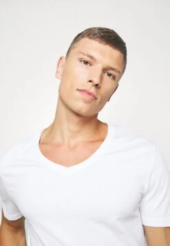 Pier One 2 Pack - T-Shirt Basic - White -mode 2464778c5d314b51b098f8e722d959b0