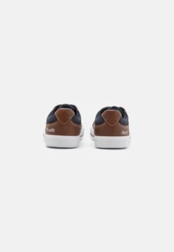 Pier One Sneakers Laag - Brown -mode 2a48f8c6eaf248f1903d3df00d2eaf9d
