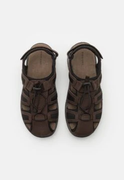 Pier One Leather - Outdoorsandalen - Brown -mode 2f7ff40eeede463ba421d45819843353