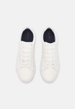 Pier One Unisex - Sneakers Laag - White 9 Pier One Unisex - Sneakers Laag - White -mode 3747494760f54e24afa52bab7dfce4dd