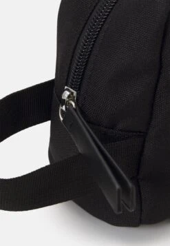 Pier One Toilettas - Black -mode 3d010853bd374b4f84db8b0a35a8b289