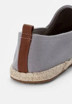 Pier One Rena Espadrille Unisex - Espadrilles - Light Grey -mode 42d2421a7d9a4236aff6d97b980fd1f5