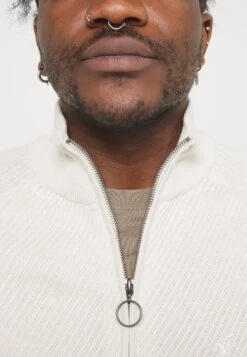 Pier One Vest - Off White -mode 4ec364bc28aa4ee59f70e4c7a176fe21