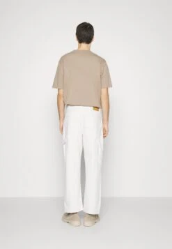 Pier One Carpenter Colored Twill- Straight Leg Jeans - Off-White -mode 4fab3a7ad84e43dfa273cbbbc4f63ebc