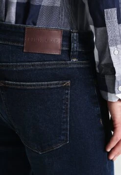 Pier One Basic - Straight Leg Jeans - Dark Blue Denim -mode 7aa5df5983c44365808e18ddcad2589e