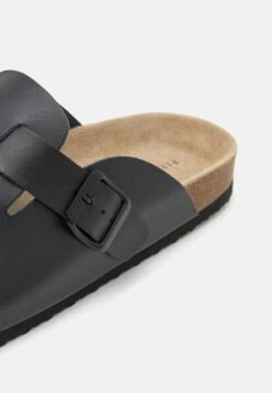 Pier One Leather Unisex - Pantoffels - Black 11 Pier One Leather Unisex - Pantoffels - Black -mode 7b28889d1d2247a8abcae3a4a4c34674