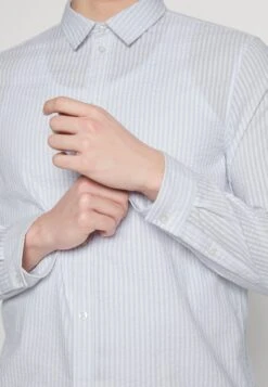 Pier One Overhemd - White/Light Blue -mode 7db8d1883bbd4a878f5fffbc50a8b01e