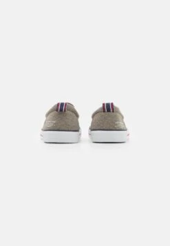 Pier One Unisex - Sneakers Laag - Taupe 8 Pier One Unisex - Sneakers Laag - Taupe -mode 7f1d9cc45e594666834dcd5b282fd569