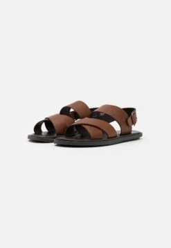 Pier One Unisex - Sandalen - Cognac -mode 93d59b6c78964396a0134fb24776a5f7