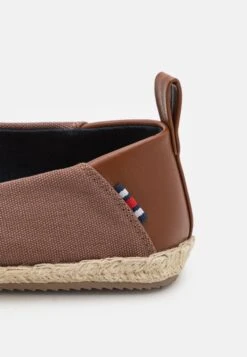 Pier One Unisex - Espadrilles - Brown -mode 9a52ce945a2849ed8945c8f267c0bb52