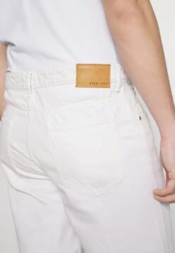 Pier One Colored Twill White Denim - Jeansshort - White Denim -mode a636a2d6a4a8465daf4783bb72a28209