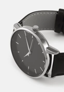 Pier One Horloge - Black/Silvercoloured -mode b21304d4d8ec4553ac54e4d73133cd2c