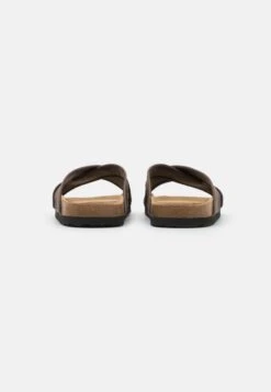 Pier One Unisex - Pantoffels - Brown 8 Pier One Unisex - Pantoffels - Brown -mode b64bd94841374f58a4a8e2cf13040258
