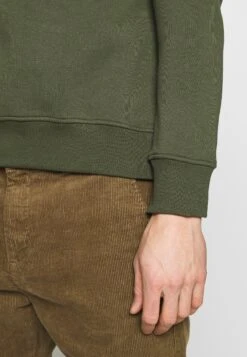 Pier One 2 Pack - Sweater - Khaki/Black 11 Pier One 2 Pack - Sweater - Khaki/Black -mode e8798e2b4496495bb57d084d4047e2b7