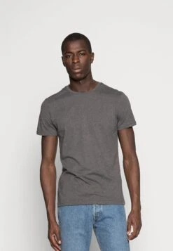 Pier One 3 Pack - T-Shirt Basic - Black/Grey/Green -mode ee89d58fc61140e19ce307b0b3b5e4cf