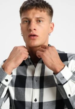 Pier One Overhemd - Black/White -mode f53db08a39734cb0a9045c08ab5cf6e6