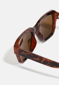 Pier One Unisex - Zonnebril - Black -mode faad10b8a5a2445f865f09b5d12427d1